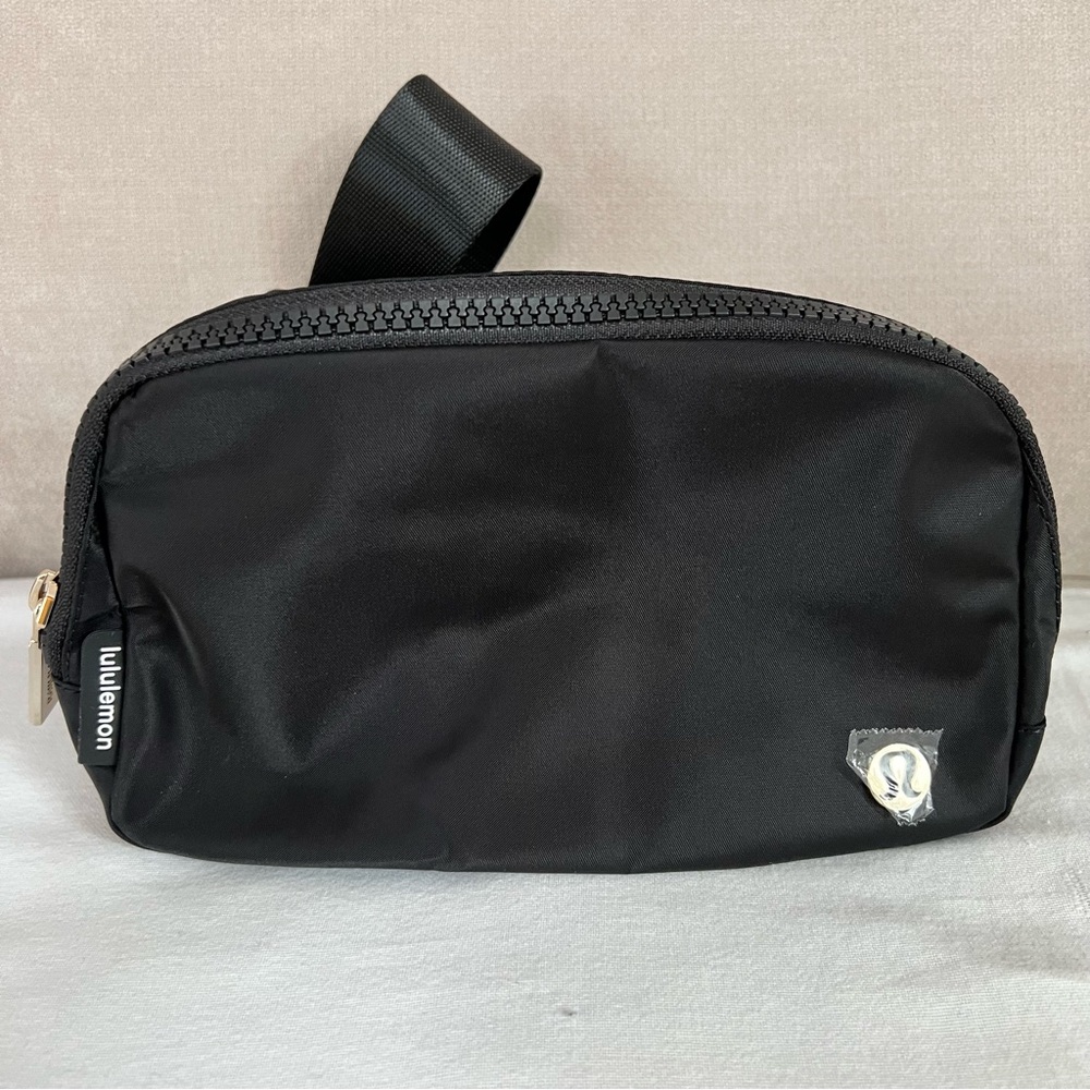 Lululemon • Everywhere Belt Bag - Picture 7 of 12